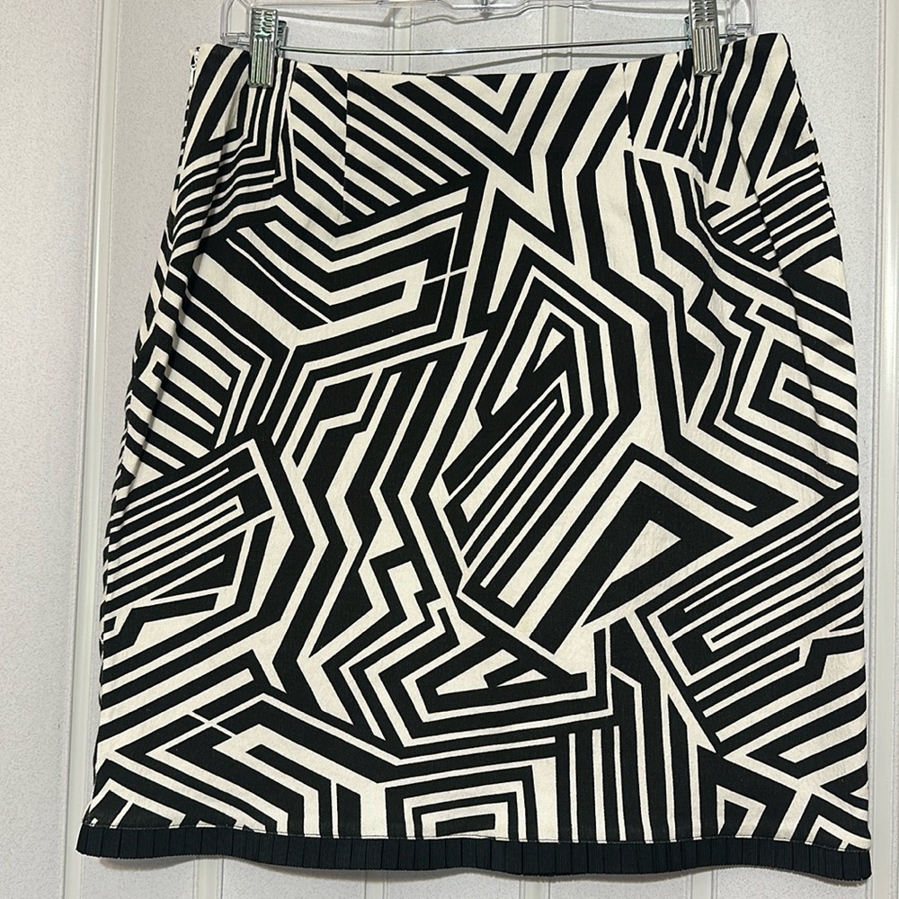 ETCETERA BLACK AND WHITE GEOMETRIC AND RUFFLE SKIRT SZ 10 COTTON